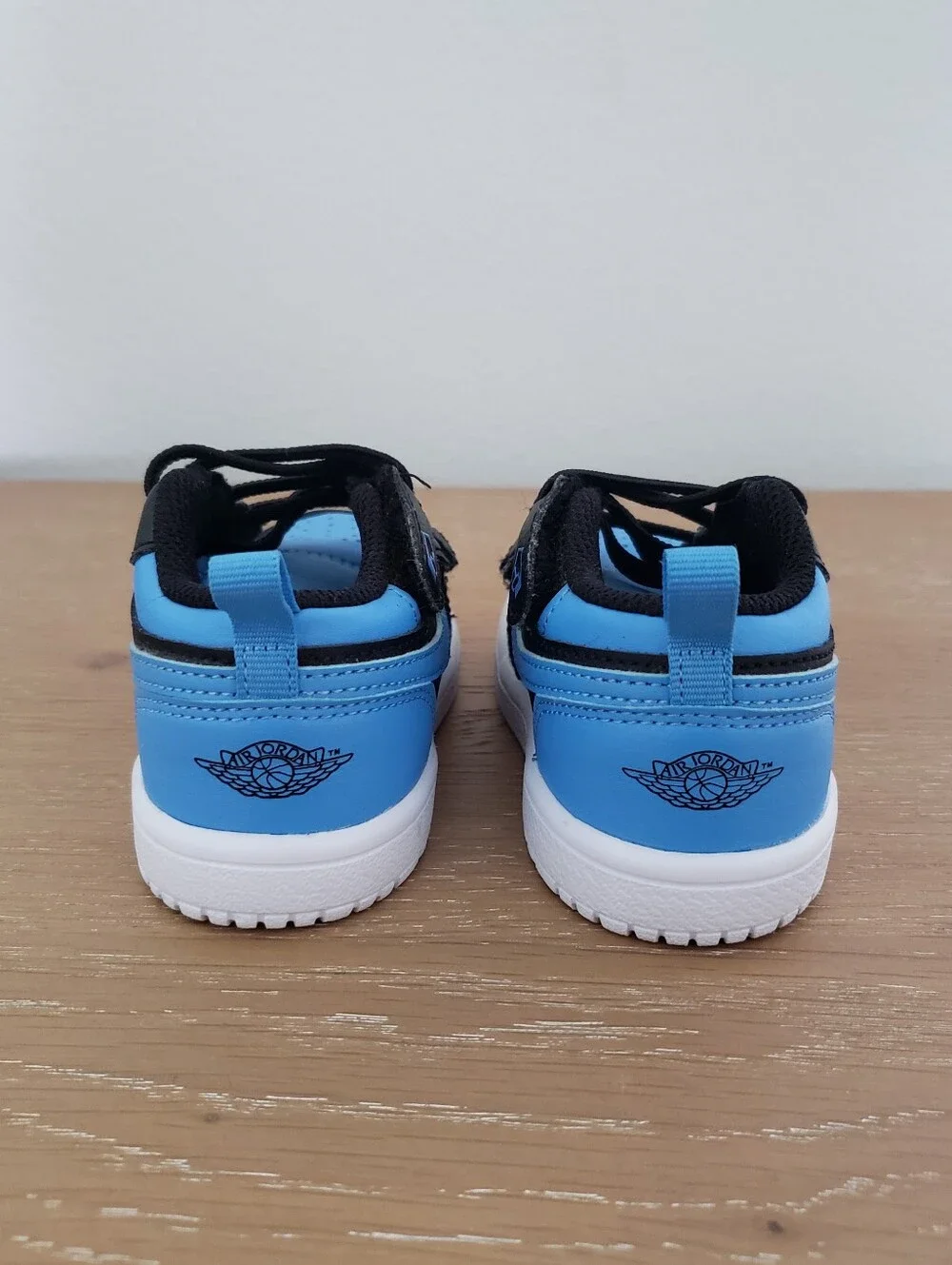 Nike Kids Blue and Black Low-Top Sneakers